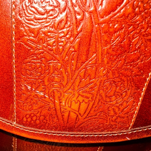 Past Time Leather Large Vintage Crossbody Adjustable Shoulder Saddle Bag, Tooled - Picture 9 of 16